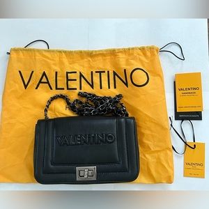 Valentino black leather logo shoulder bag 🖤
